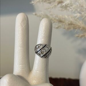Elegant Vintage Sterling Silver  Ring with Black inlay and crystal gems